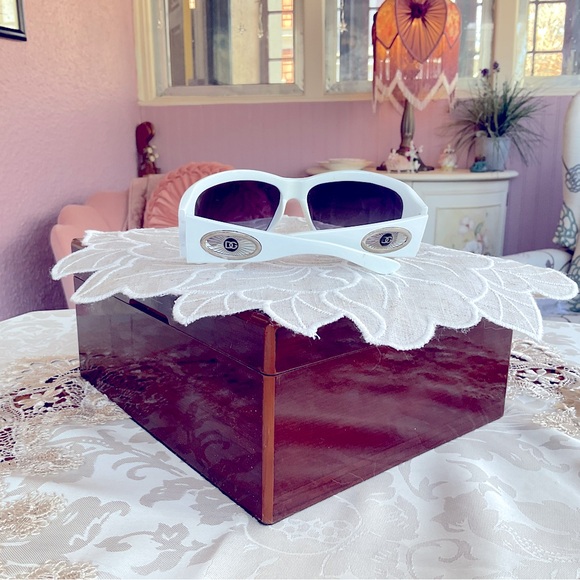 DOLCE & GABANNA WITH DARK LENSES
DG20 - Picture 7 of 7